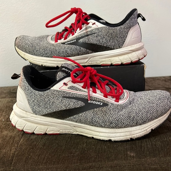 Brooks Shoes - Brooks Signal 3 Running Shoes road running shoes great shape